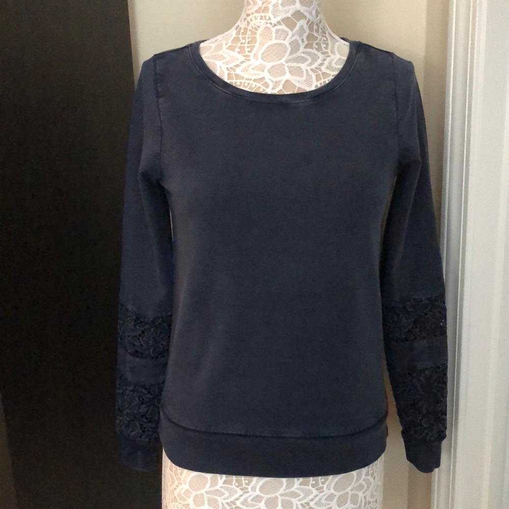 PERFECT condition LUCKY LOTUS lace detail long sleeve sweatshirt size XS blue